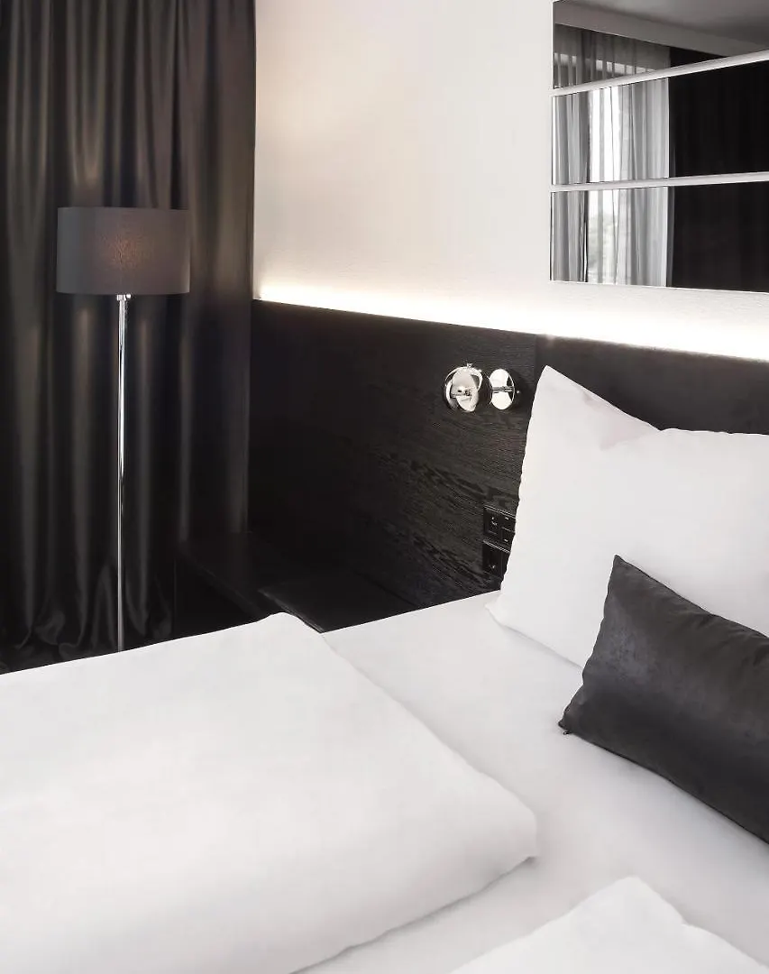 Hotel Amano Grand Central Berlin 3*,
