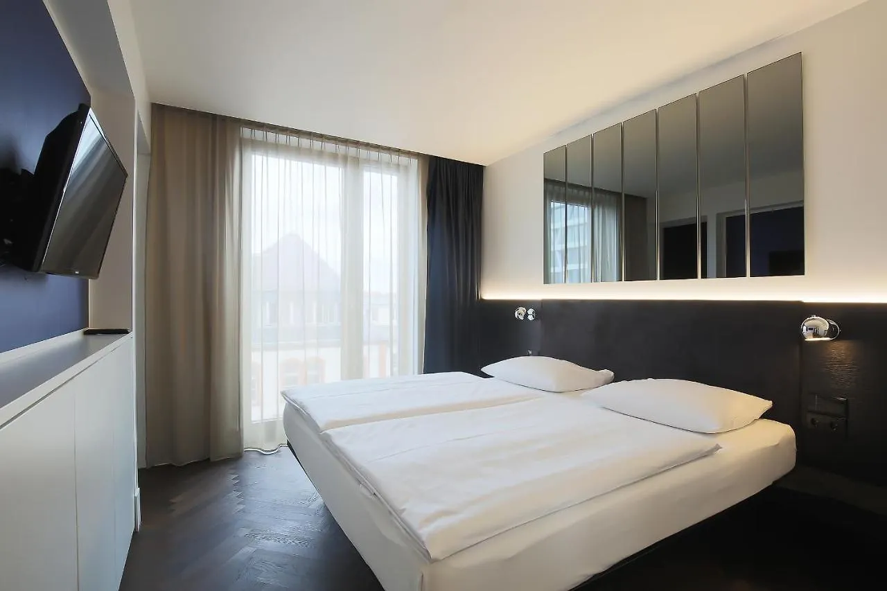 Hotel Amano Grand Central Berlin 3*,