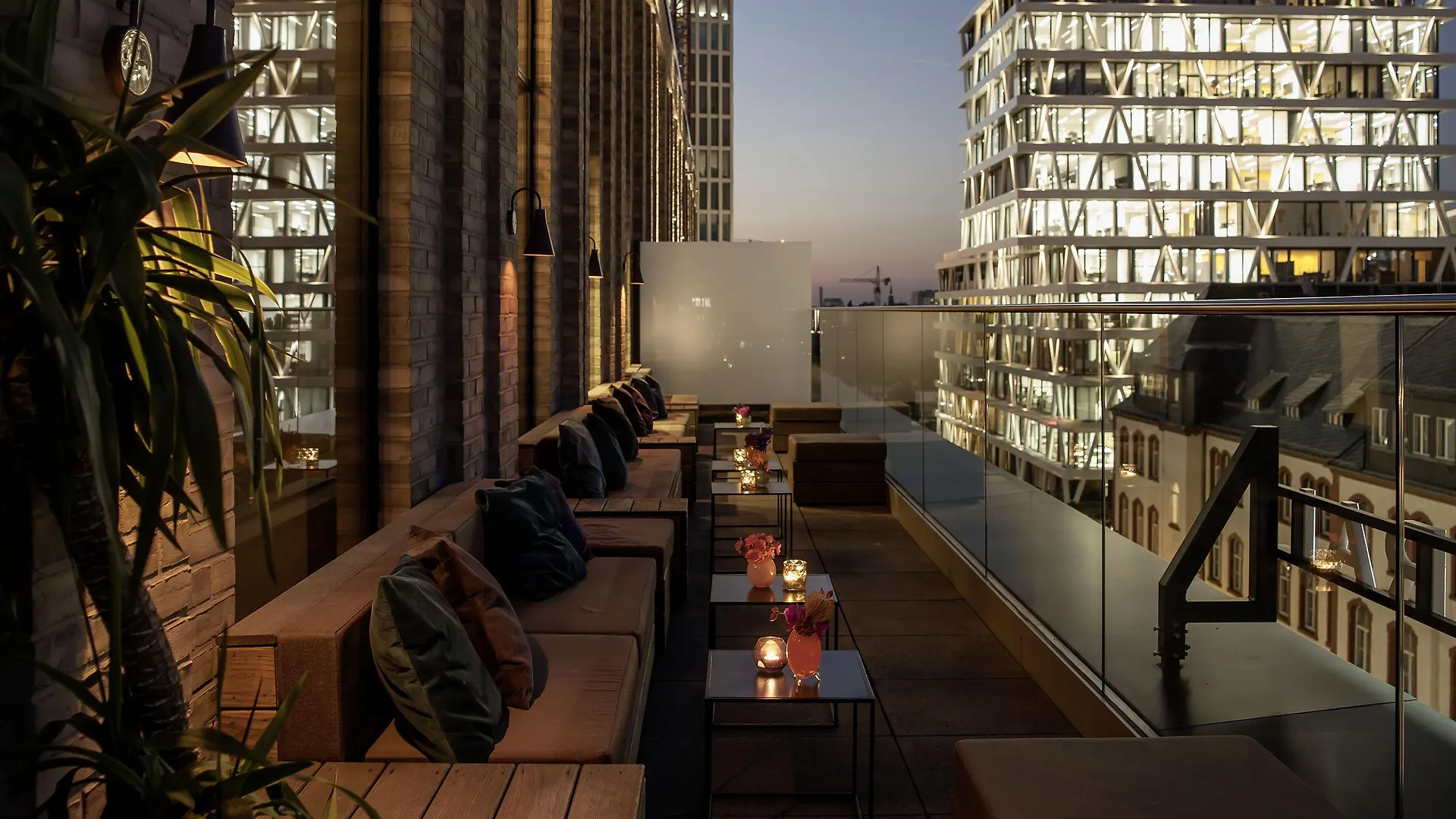 Hotel Amano Grand Central Berlin 3*,